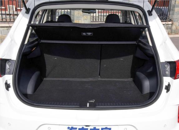 奔腾X40 2017款 1.6L 自动豪华型 车厢座椅   后备厢