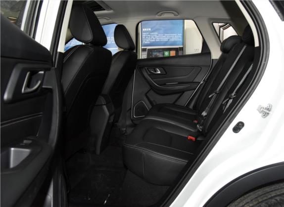 奔腾X40 2017款 1.6L 手动互联智酷型 车厢座椅   后排空间