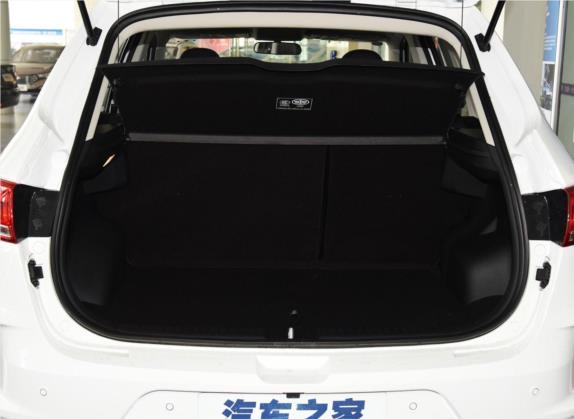 奔腾X40 2017款 1.6L 手动互联智酷型 车厢座椅   后备厢