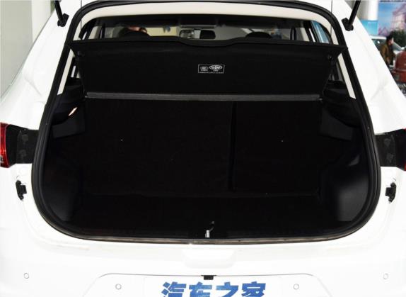 奔腾X40 2017款 1.6L 自动互联智酷型 车厢座椅   后备厢