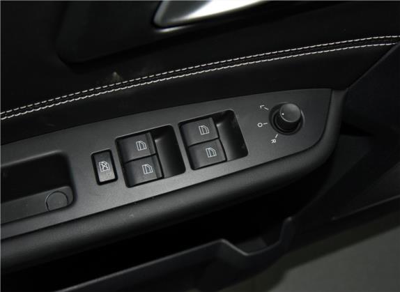 奔腾X40 2017款 1.6L 自动互联智酷型 车厢座椅   门窗控制