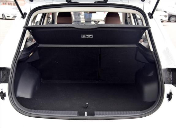 奔腾X40 2018款 网红版 1.6L 手动豪华型 车厢座椅   后备厢