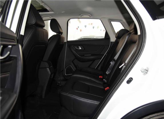 奔腾X40 2018款 网红版 1.6L 手动互联智酷型 车厢座椅   后排空间