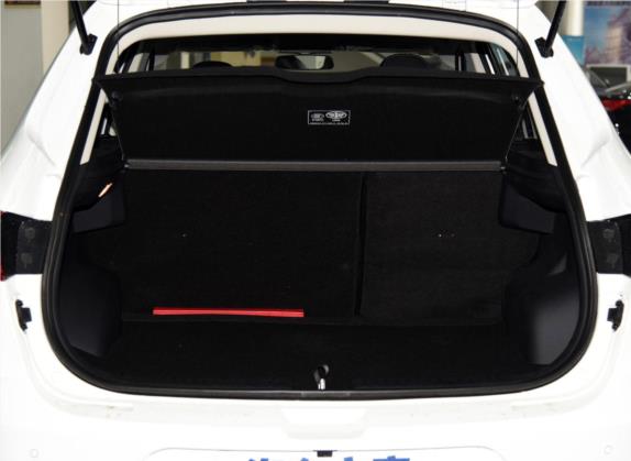 奔腾X40 2018款 网红版 1.6L 手动互联智酷型 车厢座椅   后备厢