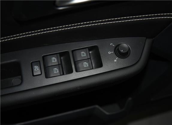 奔腾X40 2018款 网红版 1.6L 手动互联智酷型 车厢座椅   门窗控制