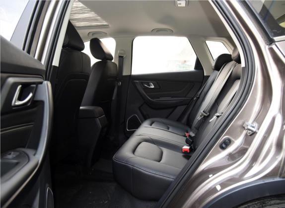 奔腾X40 2018款 网红版 1.6L 自动豪华型 车厢座椅   后排空间