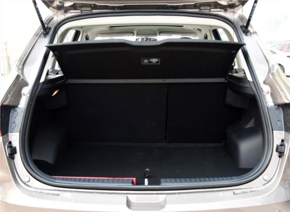 奔腾X40 2018款 网红版 1.6L 自动豪华型 车厢座椅   后备厢