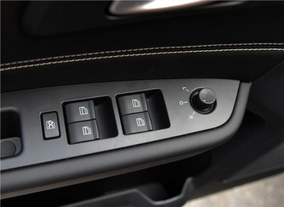奔腾X40 2018款 网红版 1.6L 自动豪华型 车厢座椅   门窗控制