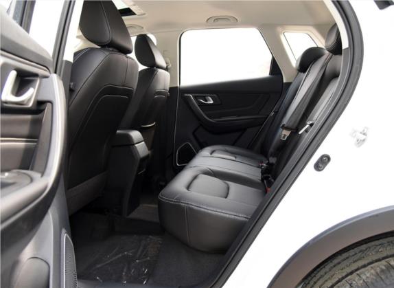 奔腾X40 2018款 网红版 1.6L 自动互联智酷型 车厢座椅   后排空间