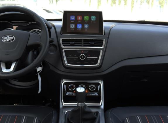 奔腾X40 2019款 1.6L 手动舒适型 国V 中控类   中控台