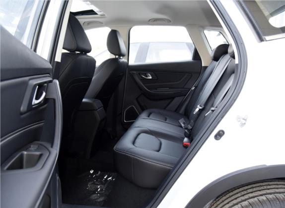 奔腾X40 2019款 1.6L 自动互联智酷型 国V 车厢座椅   后排空间