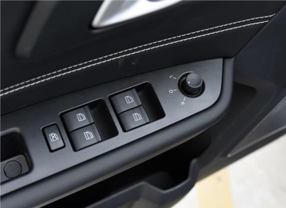 奔腾X40 2019款 1.6L 自动互联智酷型 国V 车厢座椅   门窗控制