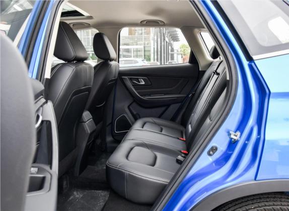 奔腾X40 2019款 1.6L 自动互联智享型 国V 车厢座椅   后排空间