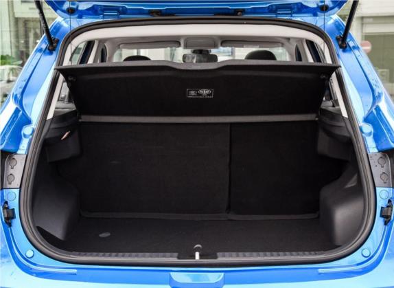 奔腾X40 2019款 1.6L 自动互联智享型 国V 车厢座椅   后备厢