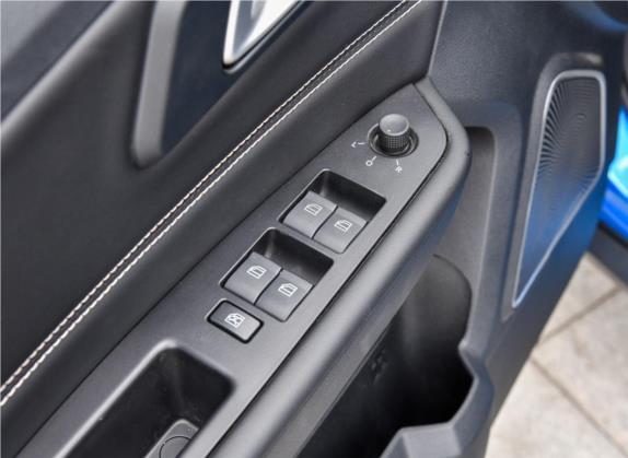 奔腾X40 2019款 1.6L 自动互联智享型 国V 车厢座椅   门窗控制