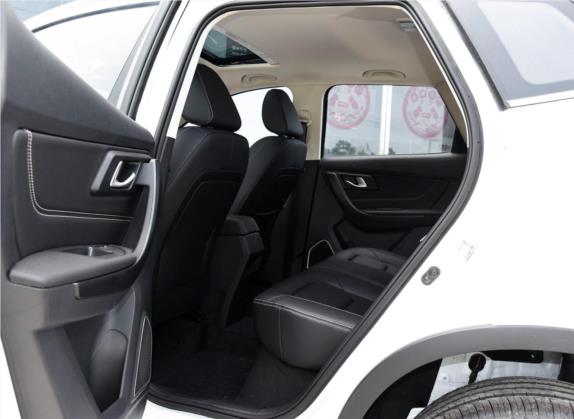 奔腾X40 2019款 1.6L 手动豪华型 国VI 车厢座椅   后排空间