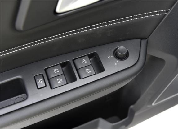 奔腾X40 2019款 1.6L 手动豪华型 国VI 车厢座椅   门窗控制