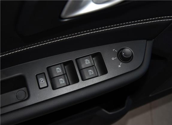 奔腾X40 2019款 1.6L 自动豪华型 国VI 车厢座椅   门窗控制