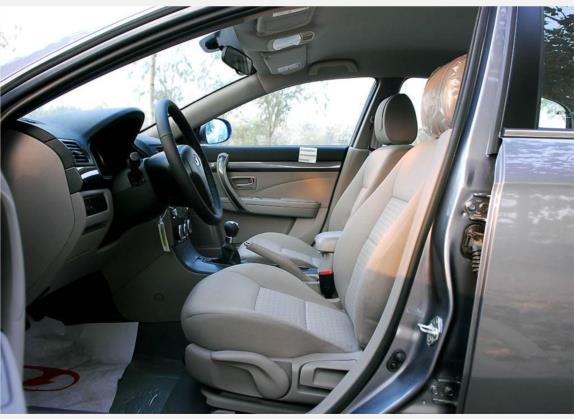 奔腾B70 2007款 2.0L 手动舒适型 车厢座椅   前排空间