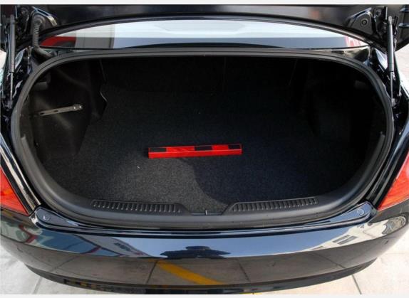 奔腾B70 2009款 2.0L 手动精英型 车厢座椅   后备厢