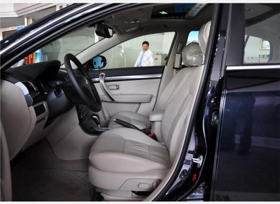 奔腾B70 2010款 2.0L 自动豪华型 车厢座椅   前排空间