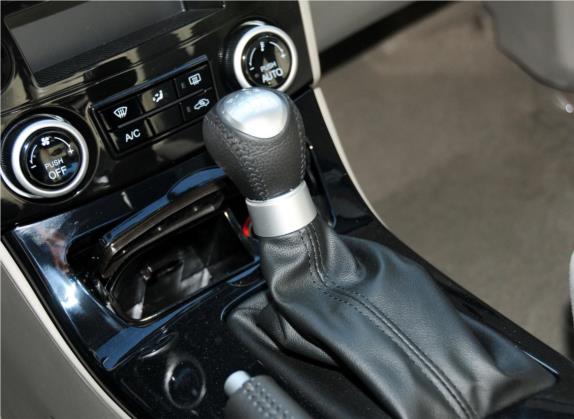 奔腾B70 2012款 1.8L 手动舒适型 中控类   挡把