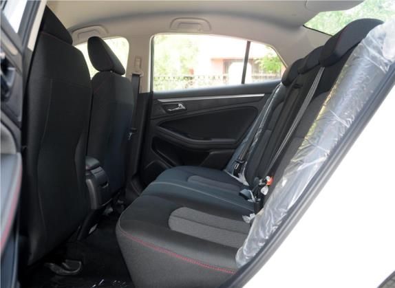 奔腾B70 2014款 2.0L 手动舒适型 车厢座椅   后排空间