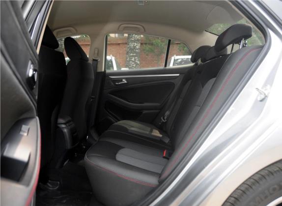 奔腾B70 2014款 2.0L 自动舒适型 车厢座椅   后排空间