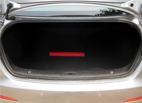 奔腾B70 2014款 2.0L 自动舒适型 车厢座椅   后备厢
