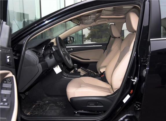 奔腾B70 2016款 2.0L 手动豪华型 车厢座椅   前排空间