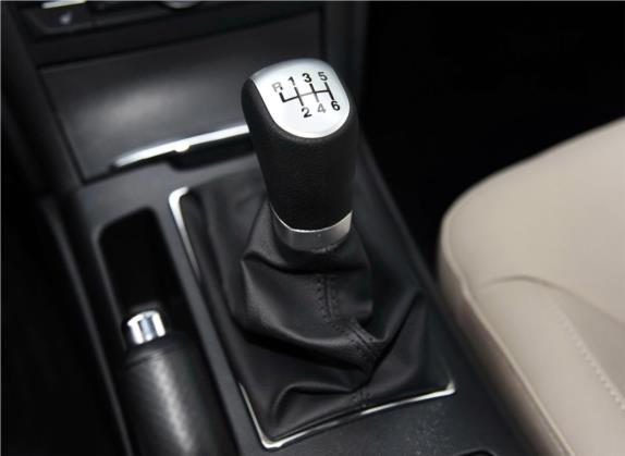 奔腾B70 2016款 2.0L 手动豪华型 中控类   挡把