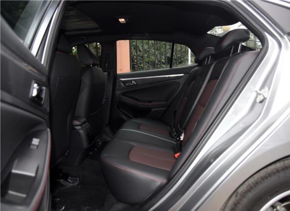 奔腾B70 2016款 2.0L 手动尊享型 车厢座椅   后排空间