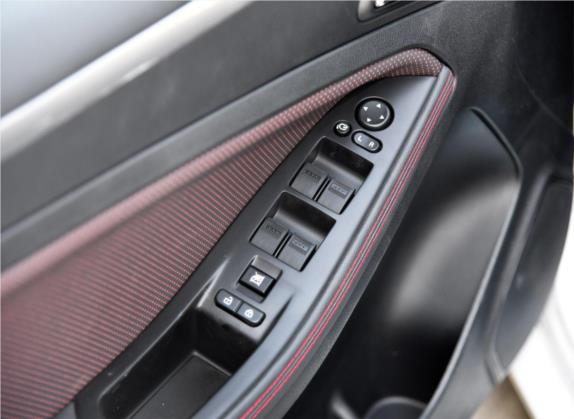 奔腾B70 2016款 1.8T 自动运动豪华型 车厢座椅   门窗控制