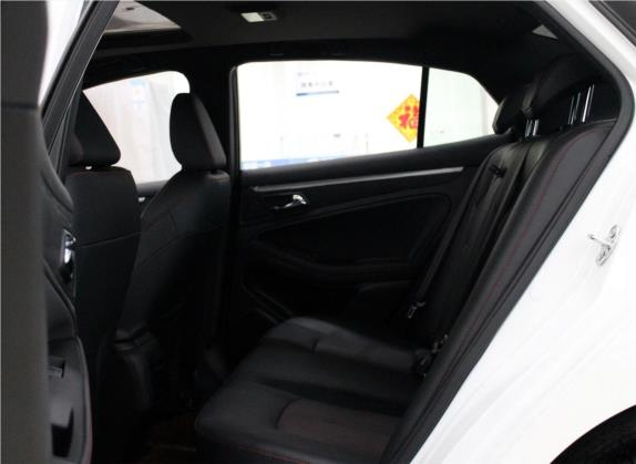 奔腾B70 2016款 2.0L 手动十周年纪念版 车厢座椅   后排空间