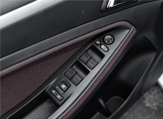 奔腾B70 2018款 轿跑版 1.8T 自动互联智享型 车厢座椅   门窗控制
