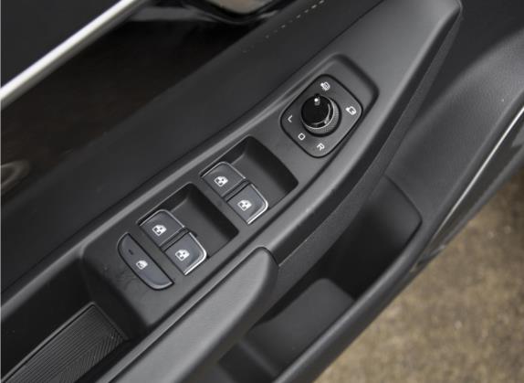 奔腾B70 2022款 1.5T 自动悦享型 车厢座椅   门窗控制