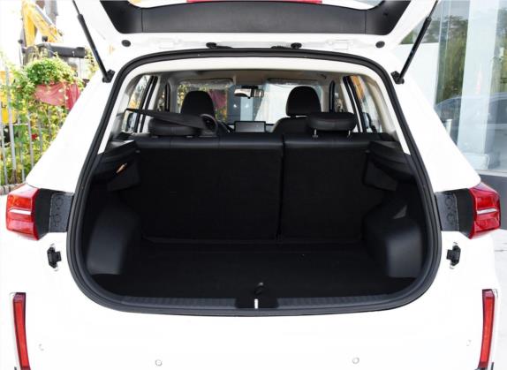 奔腾T33 2019款 1.6L 手动豪华型 国VI 车厢座椅   后备厢