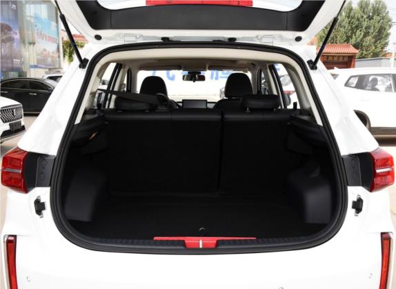 奔腾T33 2019款 1.6L 自动豪华型 国VI 车厢座椅   后备厢