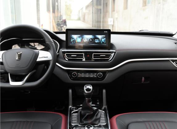 奔腾T33 2021款 1.2T 手动豪华型 中控类   中控台
