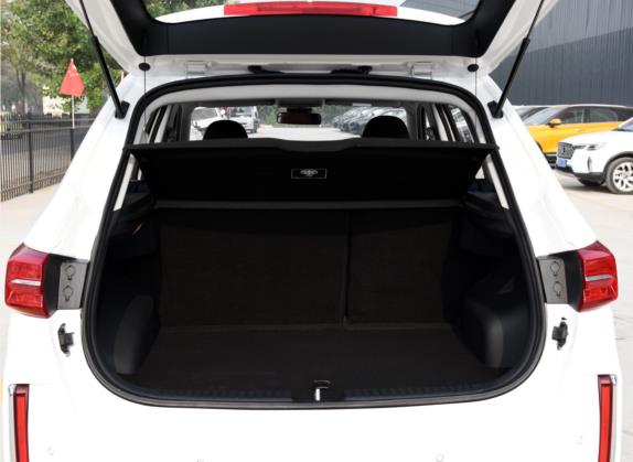 奔腾T33 2021款 1.2T 手动豪华型 车厢座椅   后备厢