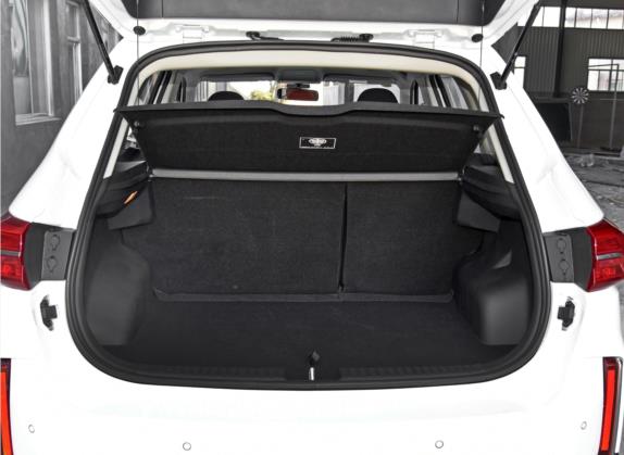 奔腾T33 2021款 1.2T DCT豪华型 车厢座椅   后备厢