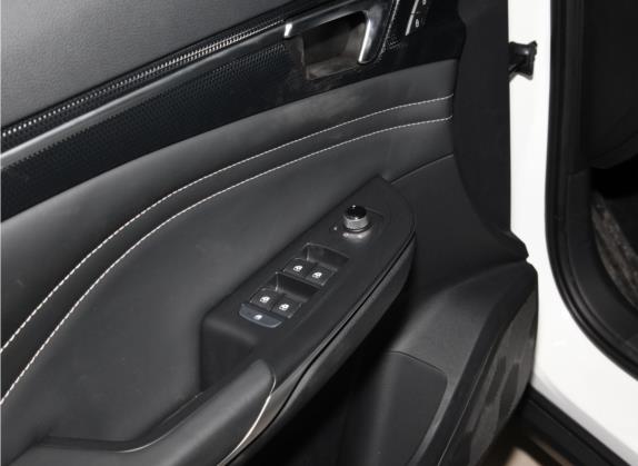 奔腾T55 2022款 1.5T 自动腾跃款 车厢座椅   门窗控制
