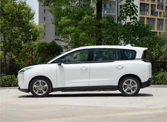 奔腾NAT 2022款 舒享出行 换电版 100kW 401km 外观   正侧