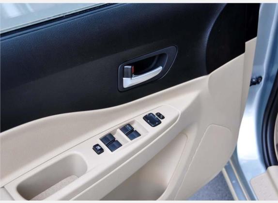 奔腾B50 2009款 1.6 自动尊贵型 车厢座椅   门窗控制