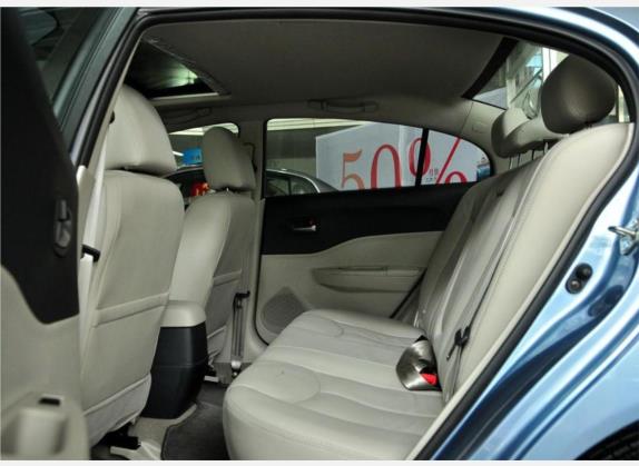 奔腾B50 2011款 1.6L 手动尊贵型 车厢座椅   后排空间