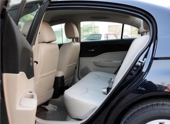 奔腾B50 2011款 1.6L 手动豪华型 车厢座椅   后排空间