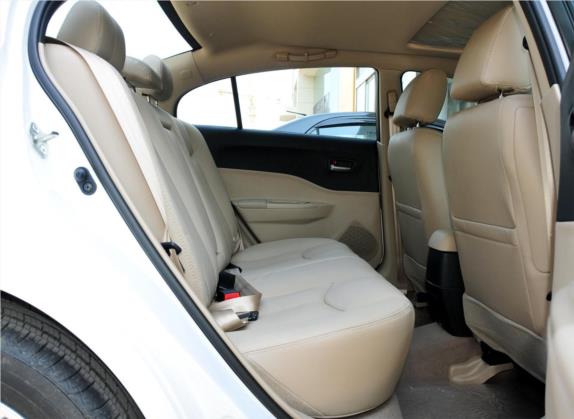 奔腾B50 2011款 1.6L 自动尊贵型 车厢座椅   后排空间