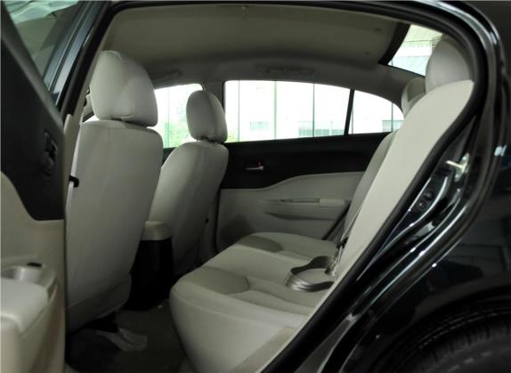 奔腾B50 2011款 1.6L 自动时尚型 车厢座椅   后排空间