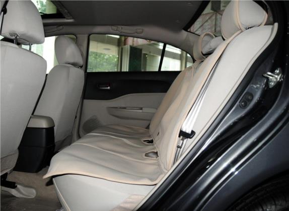 奔腾B50 2012款 1.6L 手动天窗型 车厢座椅   后排空间