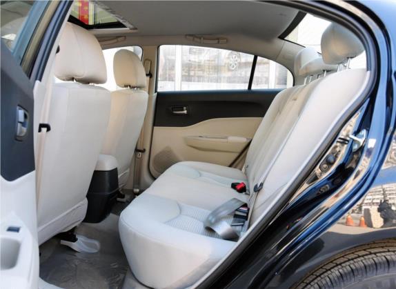 奔腾B50 2012款 1.6L 自动天窗型 车厢座椅   后排空间